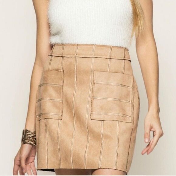 She + Sky Tan Camel Faux Suede Raw Hem Mini Skirt Size Small - Picture 1 of 11